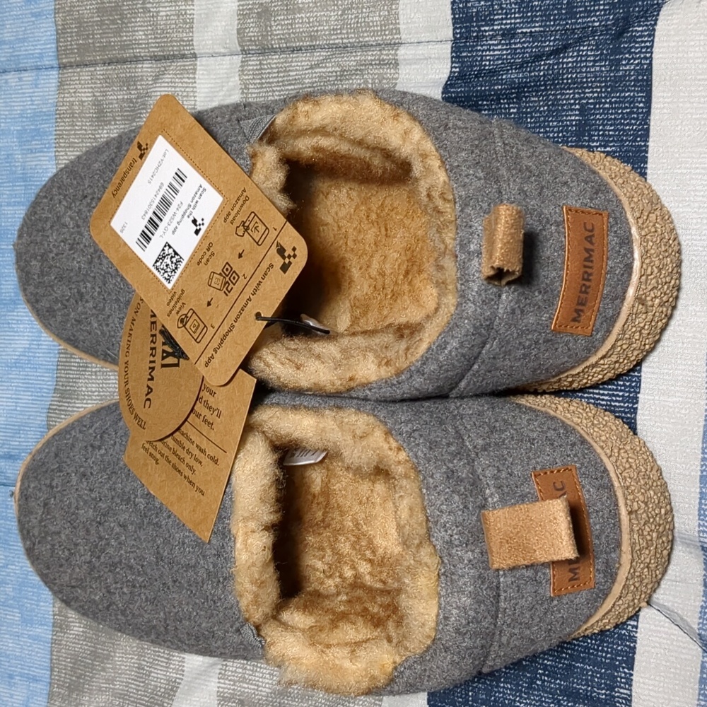 Women's Merrimac Cozy Gray and Tan Moccasin-Style Slippers - Picture 4 of 11